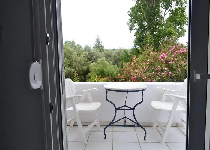 Summer House With Sea View And Garden Case de vacanță *